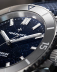 Venezianico Nereide Tungsteno Avventurina 砂金石鎢圈潛水錶 Close-up of blue aventurine dial with silver markers, rotating bezel, and textured strap