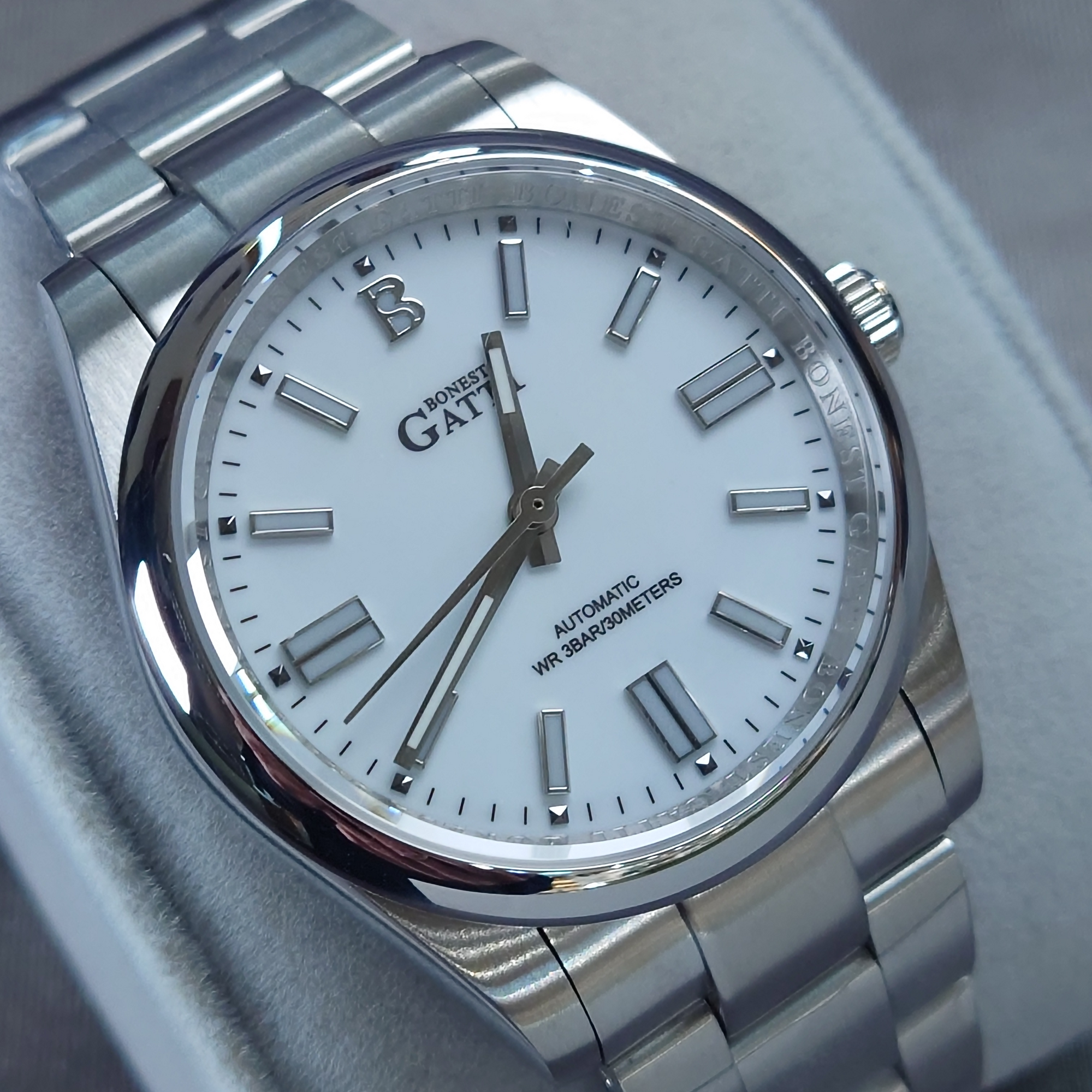 Bonest Gatti 隱藏錶面馬年特別版自動錶 BG8015-S1 白