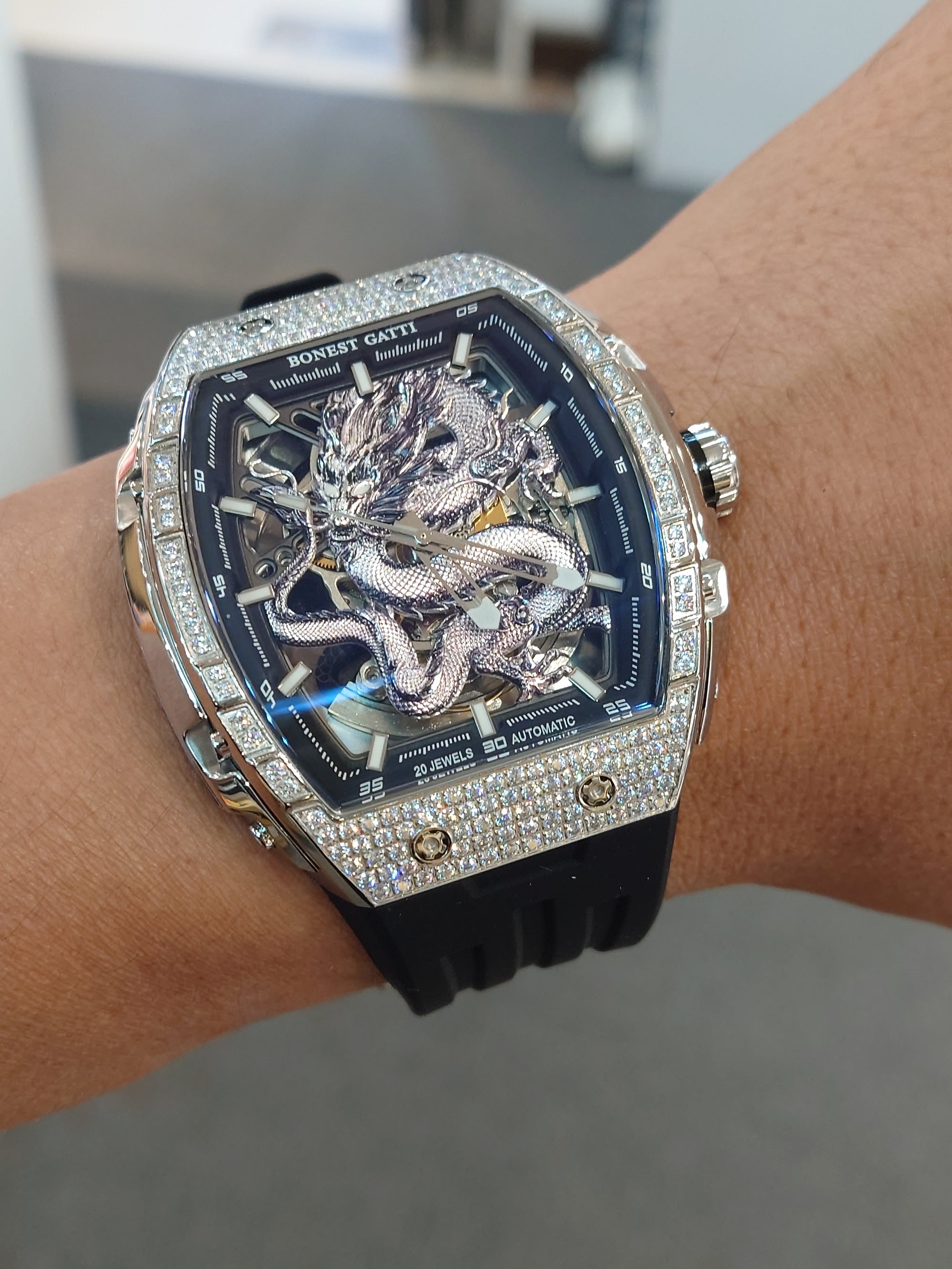 Bonest Gatti 現貨發售龍雕刻水晶自動錶 銀色 BG5605-A1 膠帶