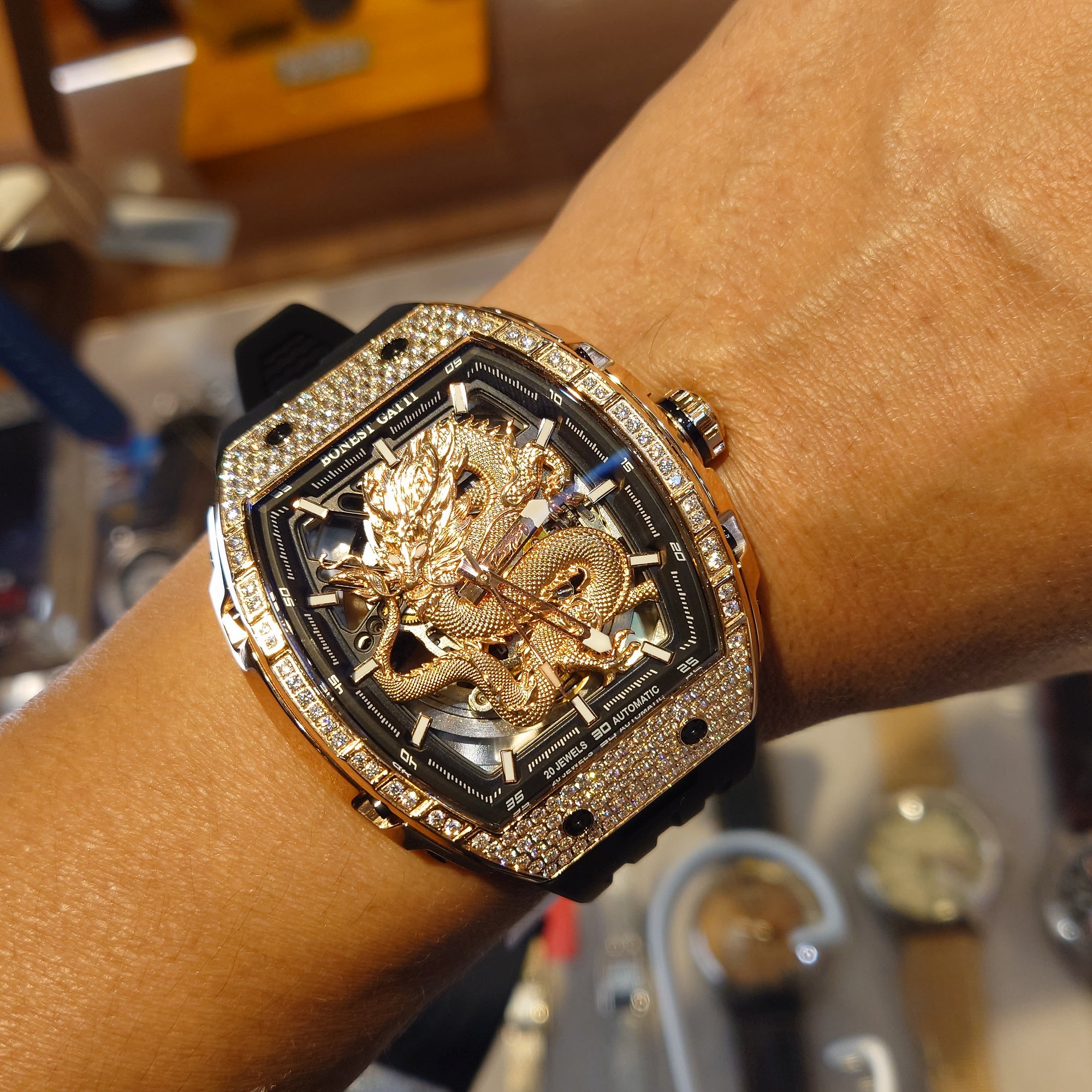Bonest Gatti 現貨發售龍雕刻水晶自動錶 金色 BG5605-A2 膠帶