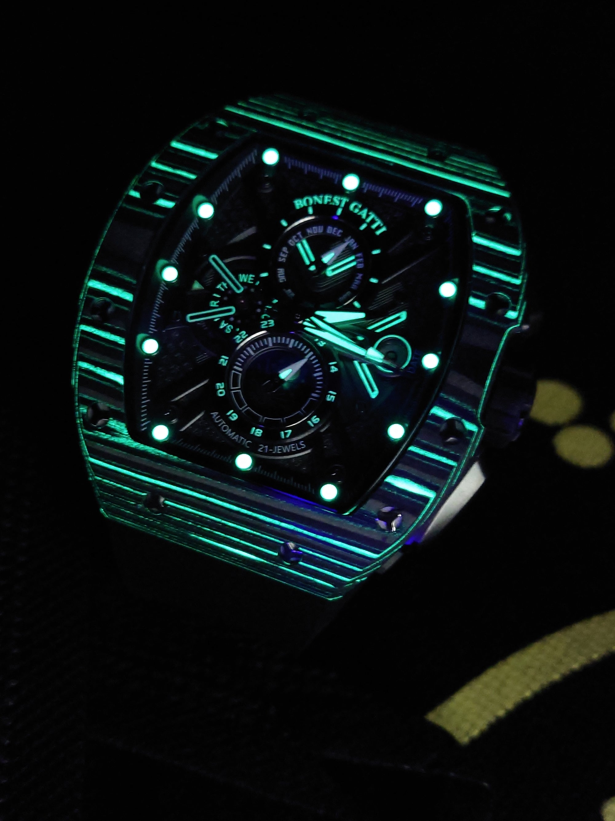 Bonest Gatti 現貨發售 多功能酒桶形夜光碳纖維自動錶 黑色BG9007-R2