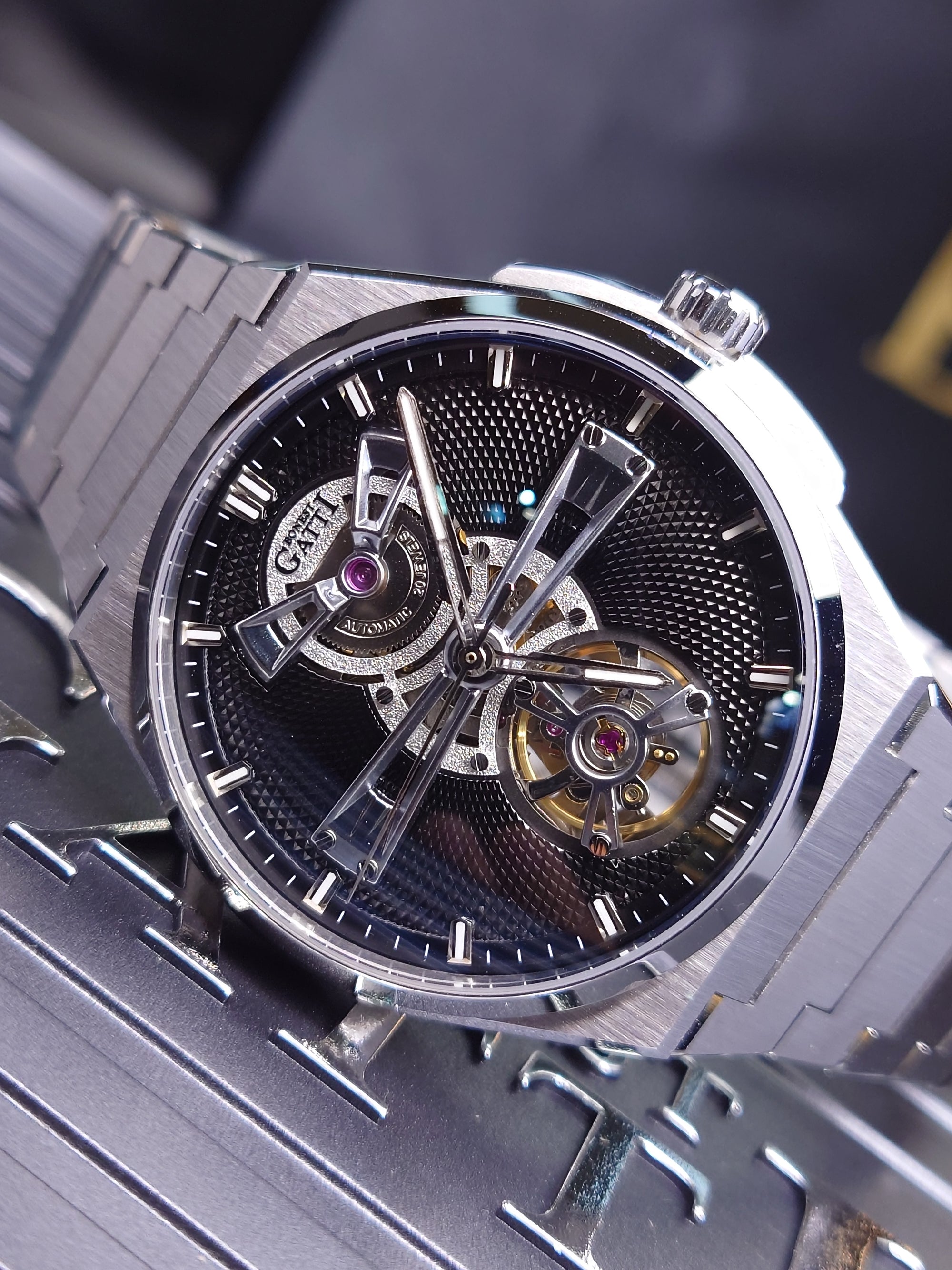 Bonest Gatti Engraved Dial Integrated Strap Automatic Watch - BG8014-S2