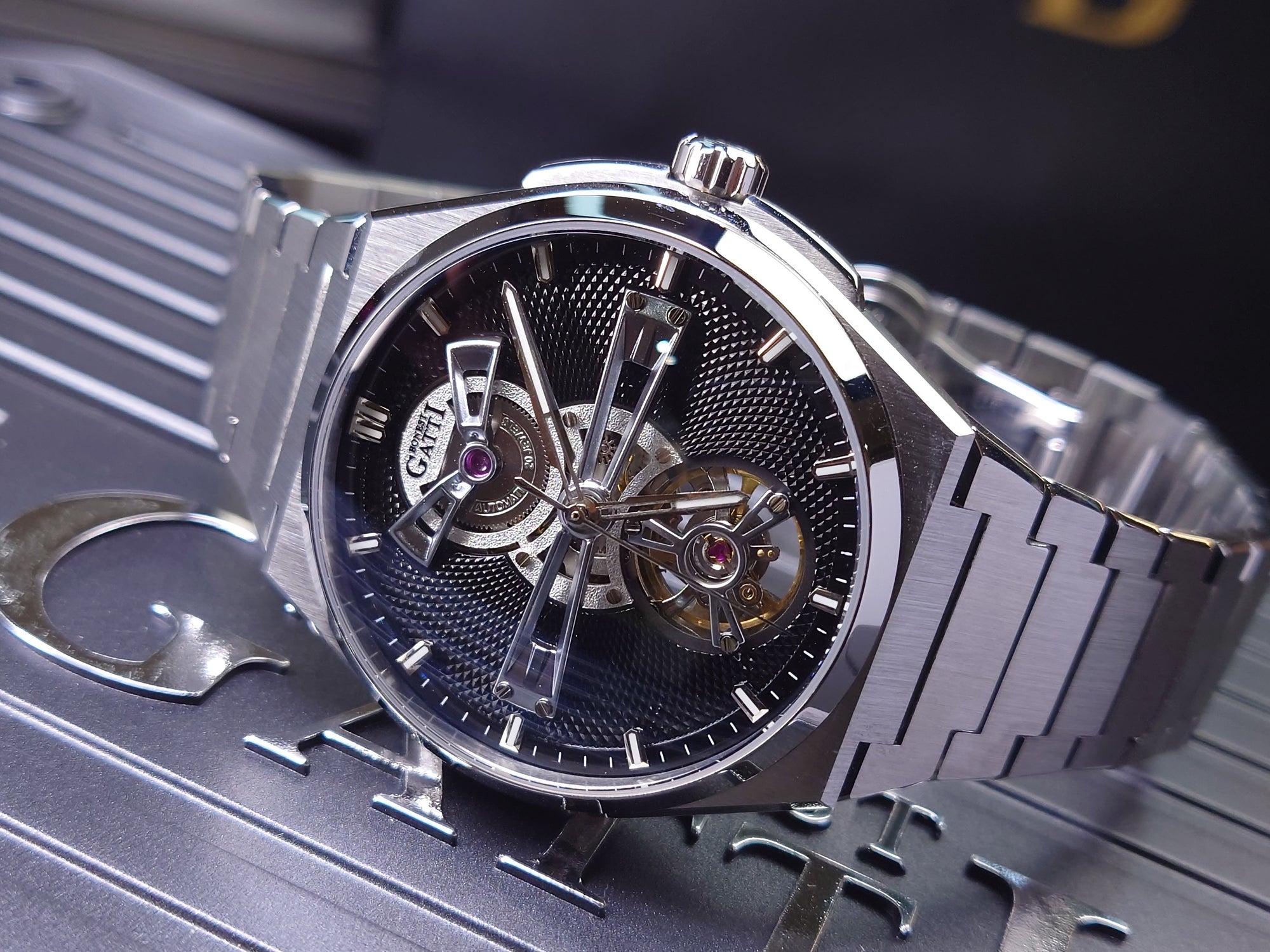 Bonest Gatti Engraved Dial Integrated Strap Automatic Watch - BG8014-S2