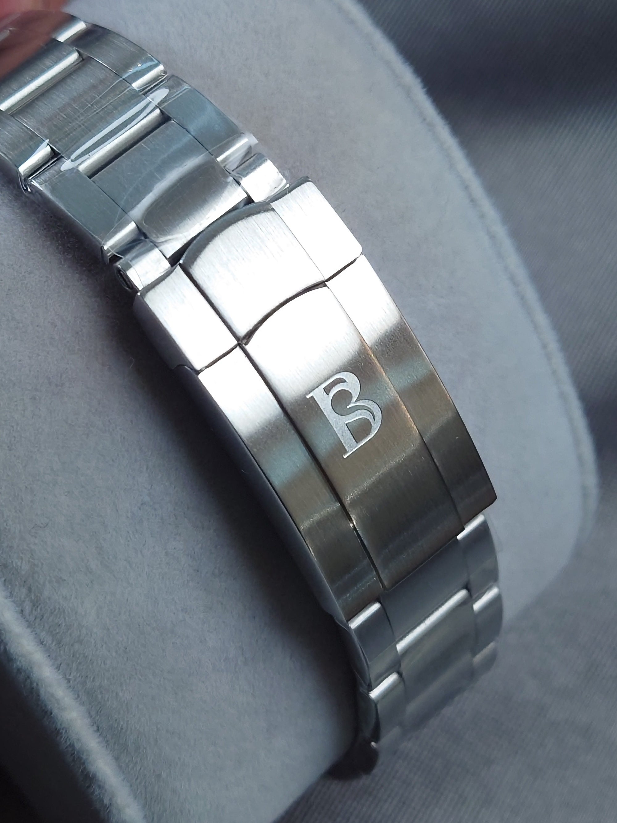Bonest Gatti 隱藏錶面馬年特別版自動錶 BG8015-S1 白