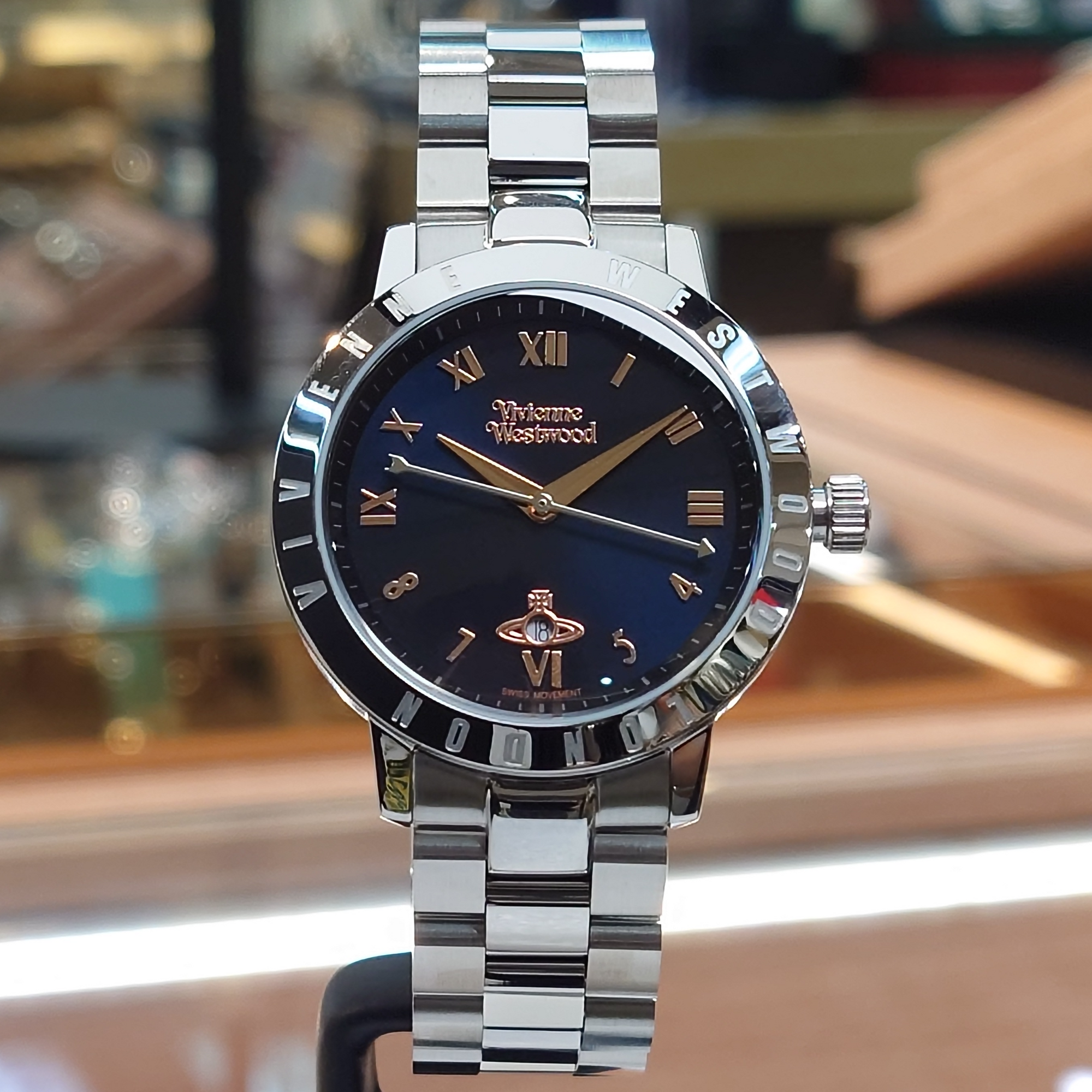 #手錶, #腕錶, #手錶店, #鐘錶店, #香港手錶, #香港腕錶, #香港鐘錶, #買手錶香港, #手錶網店, #網上買手錶, #手錶專門店, #鐘錶專門店, #名牌手錶, #品牌手錶, #小眾手錶品牌, #時尚手錶, #潮流手錶, #平價手錶, #高級手錶, #精品手錶, #男裝手錶, #女裝手錶, #情侶手錶, #對錶, #學生手錶, #商務手錶, #休閒手錶, #防水手錶, #自動機械錶, #機械錶, #石英錶, #電子錶, #數碼手錶, #智能手錶, #復古手錶, #懷舊手錶, #經典手錶, #聯名手錶, #限量版手錶, #潛水錶, #潛水手錶, #軍錶, #戶外手錶, #運動手錶, #GMT手錶, #計時碼錶, #日曆手錶, #皮帶手錶, #鋼帶手錶, #尼龍錶帶, #橡膠錶帶, #錶帶配件, #手錶配件, #錶帶更換, #手錶電池更換, #專業鐘錶服務, #正品手錶, #原裝手錶, #手錶推薦, #手錶推介, #邊度買手錶, #香港邊度買手錶, #手錶優惠, #手錶折扣, #手錶特價, #手錶現貨, #即日發貨手錶, #香港手錶速遞, #WatchHK, #AgelocerWatch, #Aq