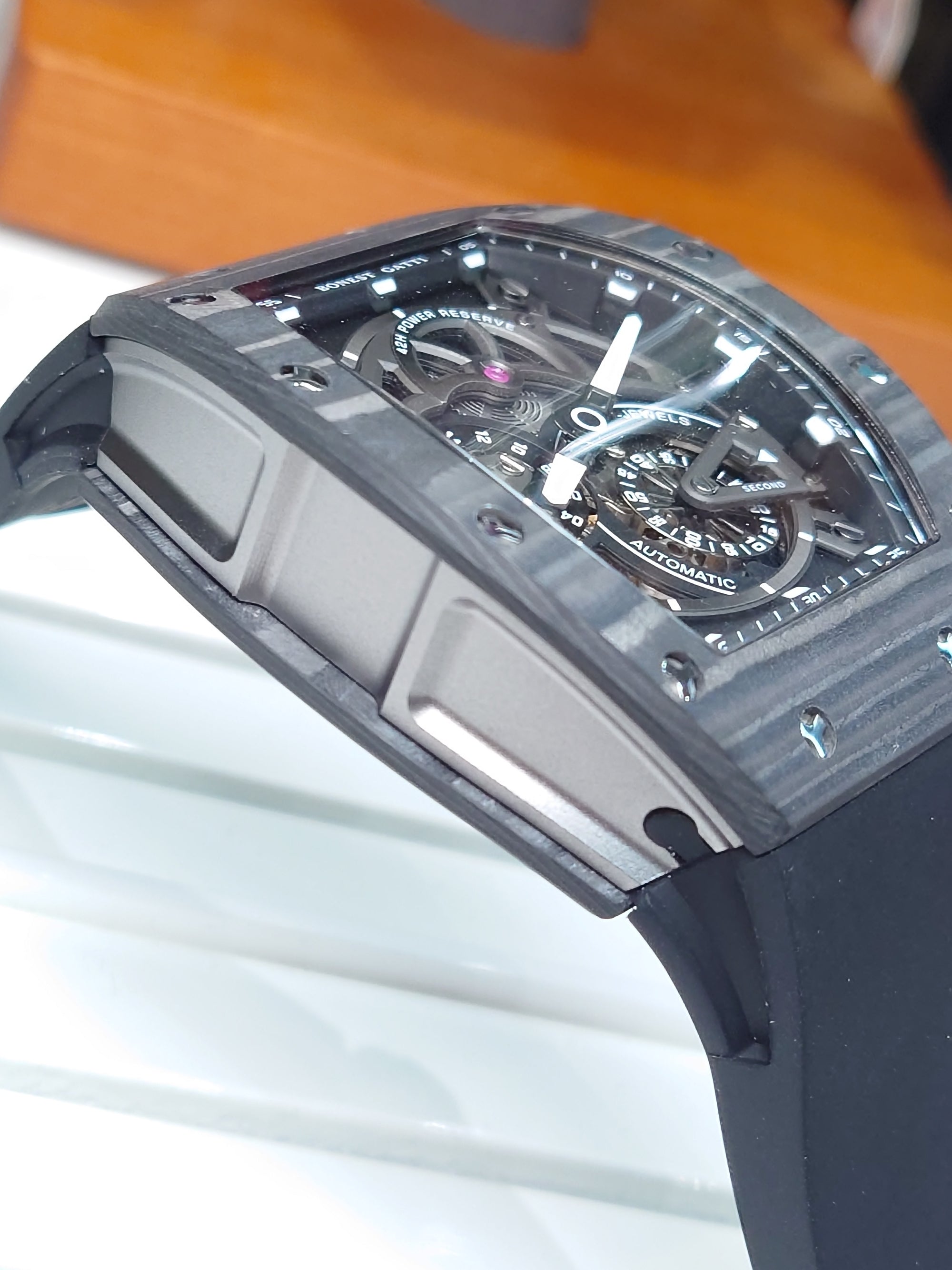 Bonest Gatti 現貨發售酒桶形夜光碳纖維自動錶 黑色BG9004-R2