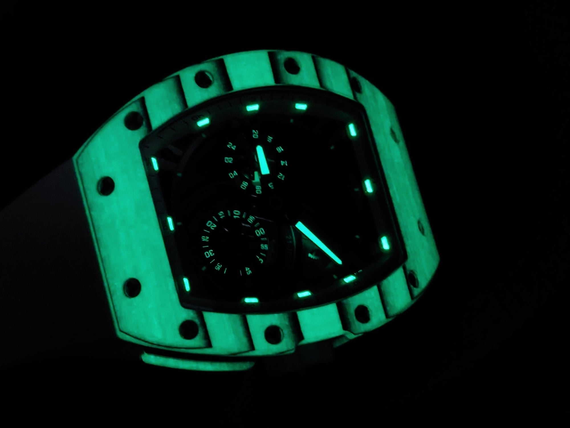 Bonest Gatti 現貨發售酒桶形夜光碳纖維自動錶 白色BG9004-R1