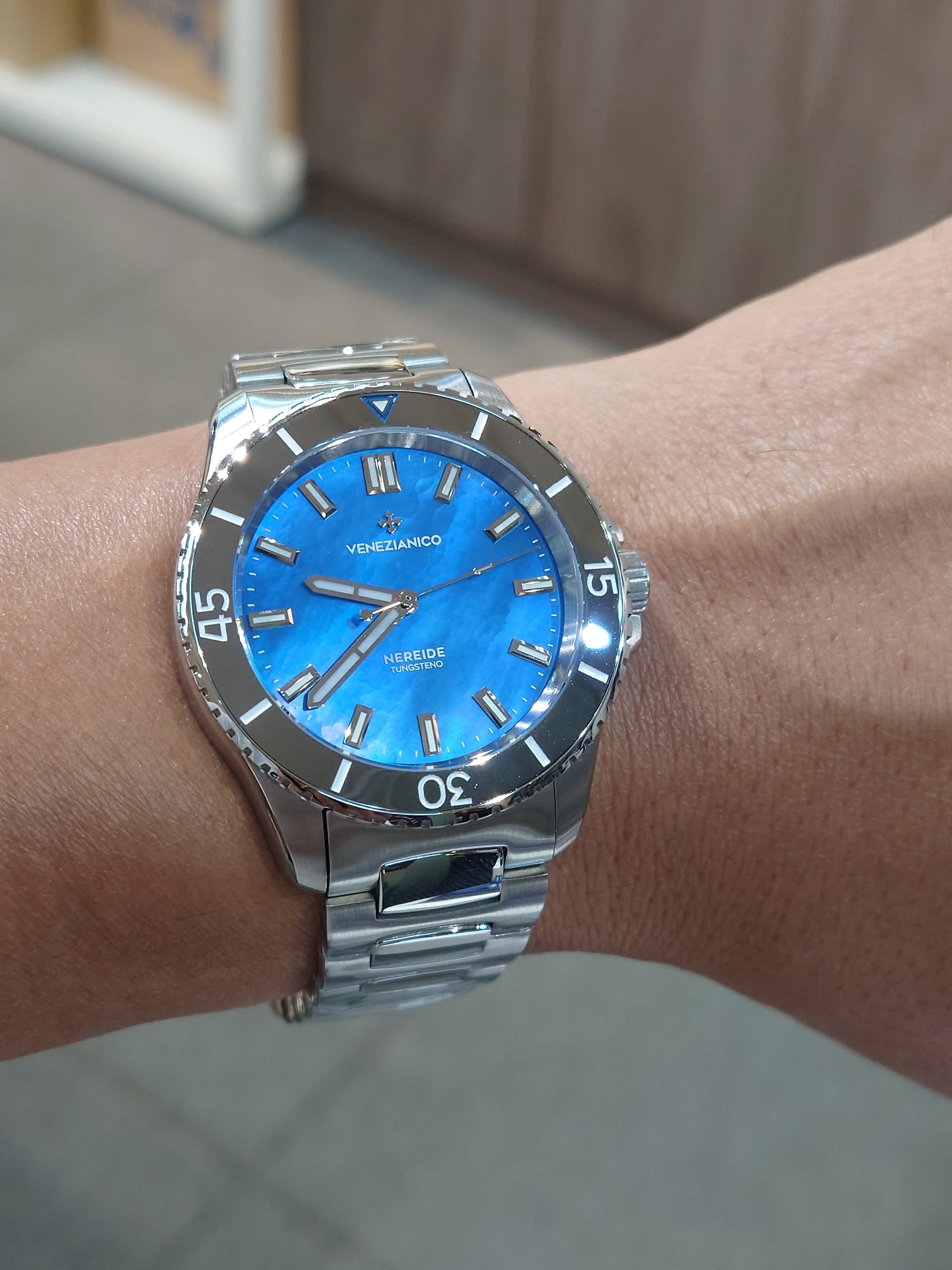 Venezianico Nereide Tungsteno 39 珍珠貝母自動錶鋼帶版 3121541C