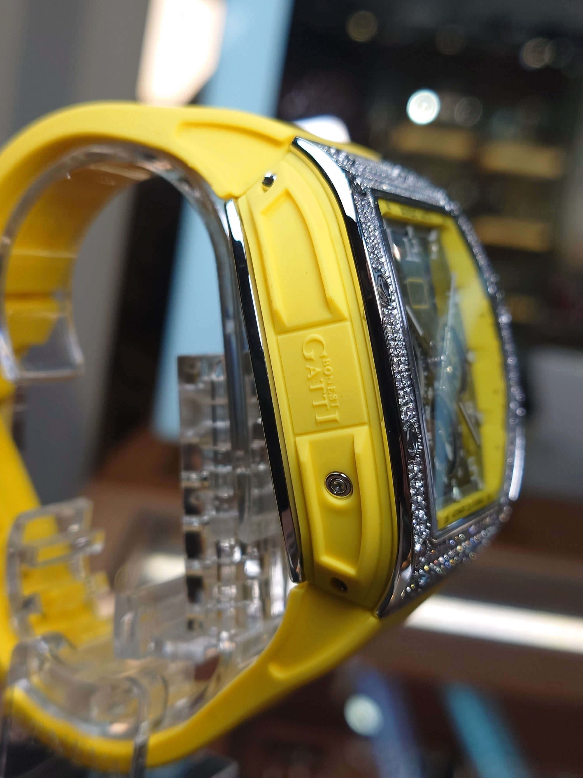 Bonest Gatti 酒桶形水晶多功能自動錶 BG5004-R3-Yellow