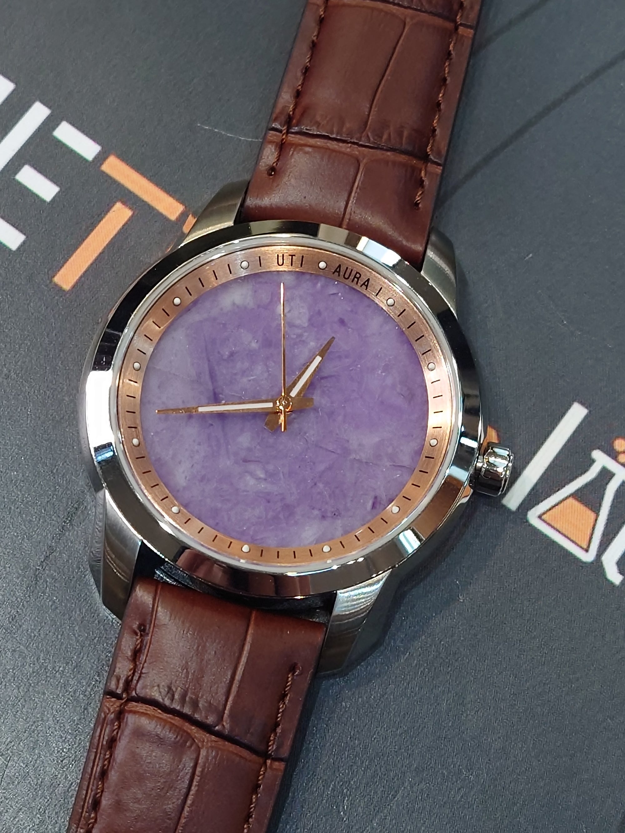 UTI 紫石面石英錶