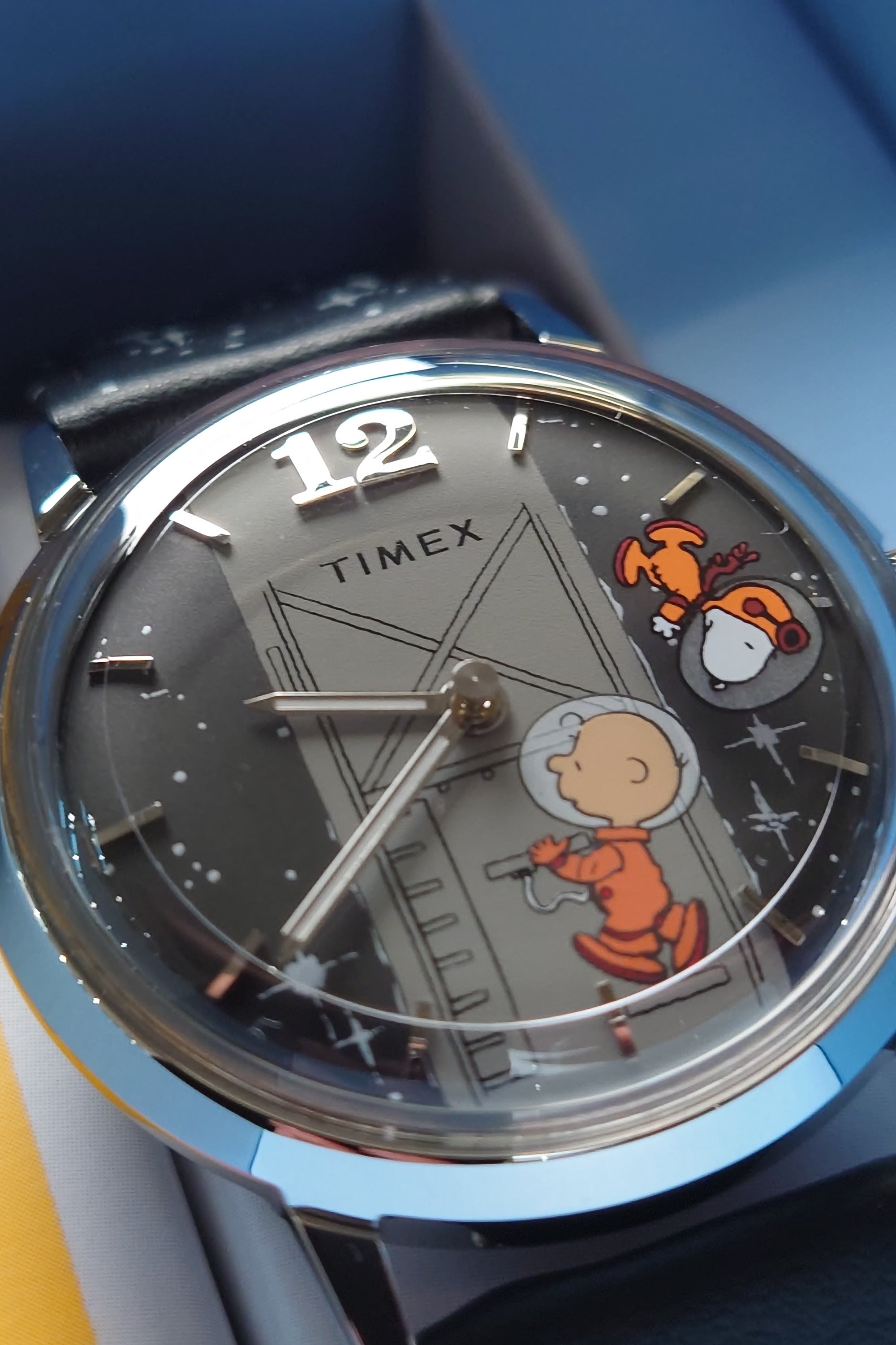 #手錶, #腕錶, #手錶店, #鐘錶店, #香港手錶, #香港腕錶, #香港鐘錶, #買手錶香港, #手錶網店, #網上買手錶, #手錶專門店, #鐘錶專門店, #名牌手錶, #品牌手錶, #小眾手錶品牌, #時尚手錶, #潮流手錶, #平價手錶, #高級手錶, #精品手錶, #男裝手錶, #女裝手錶, #情侶手錶, #對錶, #學生手錶, #商務手錶, #休閒手錶, #防水手錶, #自動機械錶, #機械錶, #石英錶, #電子錶, #數碼手錶, #智能手錶, #復古手錶, #懷舊手錶, #經典手錶, #聯名手錶, #限量版手錶, #潛水錶, #潛水手錶, #軍錶, #戶外手錶, #運動手錶, #GMT手錶, #計時碼錶, #日曆手錶, #皮帶手錶, #鋼帶手錶, #尼龍錶帶, #橡膠錶帶, #錶帶配件, #手錶配件, #錶帶更換, #手錶電池更換, #專業鐘錶服務, #正品手錶, #原裝手錶, #手錶推薦, #手錶推介, #邊度買手錶, #香港邊度買手錶, #手錶優惠, #手錶折扣, #手錶特價, #手錶現貨, #即日發貨手錶, #香港手錶速遞, #WatchHK, #AgelocerWatch, #Aq