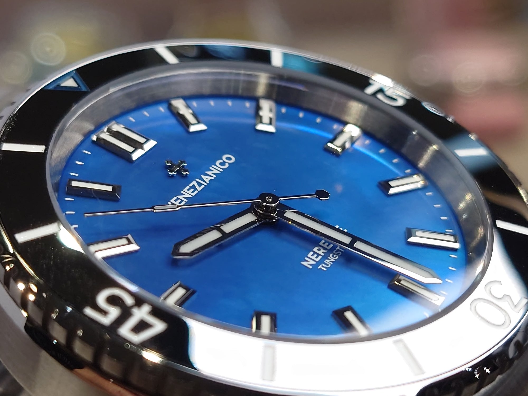 Venezianico Nereide Tungsteno 39 珍珠貝母自動錶鋼帶版 3121541C