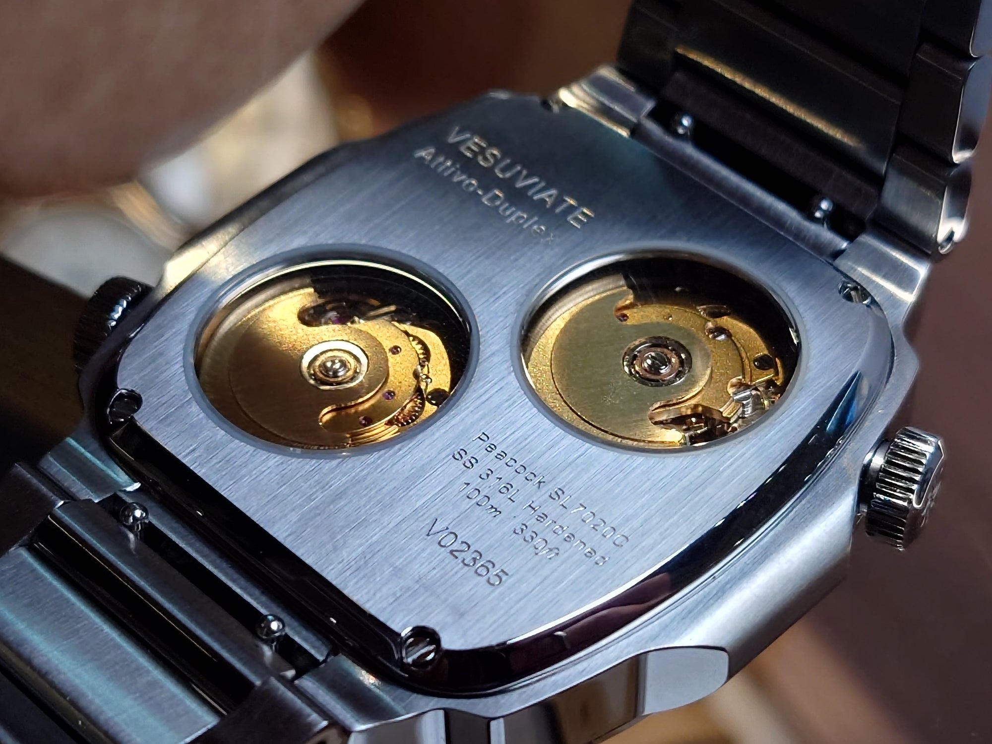 #手錶, #腕錶, #手錶店, #鐘錶店, #香港手錶, #香港腕錶, #香港鐘錶, #買手錶香港, #手錶網店, #網上買手錶, #手錶專門店, #鐘錶專門店, #名牌手錶, #品牌手錶, #小眾手錶品牌, #時尚手錶, #潮流手錶, #平價手錶, #高級手錶, #精品手錶, #男裝手錶, #女裝手錶, #情侶手錶, #對錶, #學生手錶, #商務手錶, #休閒手錶, #防水手錶, #自動機械錶, #機械錶, #石英錶, #電子錶, #數碼手錶, #智能手錶, #復古手錶, #懷舊手錶, #經典手錶, #聯名手錶, #限量版手錶, #潛水錶, #潛水手錶, #軍錶, #戶外手錶, #運動手錶, #GMT手錶, #計時碼錶, #日曆手錶, #皮帶手錶, #鋼帶手錶, #尼龍錶帶, #橡膠錶帶, #錶帶配件, #手錶配件, #錶帶更換, #手錶電池更換, #專業鐘錶服務, #正品手錶, #原裝手錶, #手錶推薦, #手錶推介, #邊度買手錶, #香港邊度買手錶, #手錶優惠, #手錶折扣, #手錶特價, #手錶現貨, #即日發貨手錶, #香港手錶速遞, #WatchHK, #AgelocerWatch, #Aq