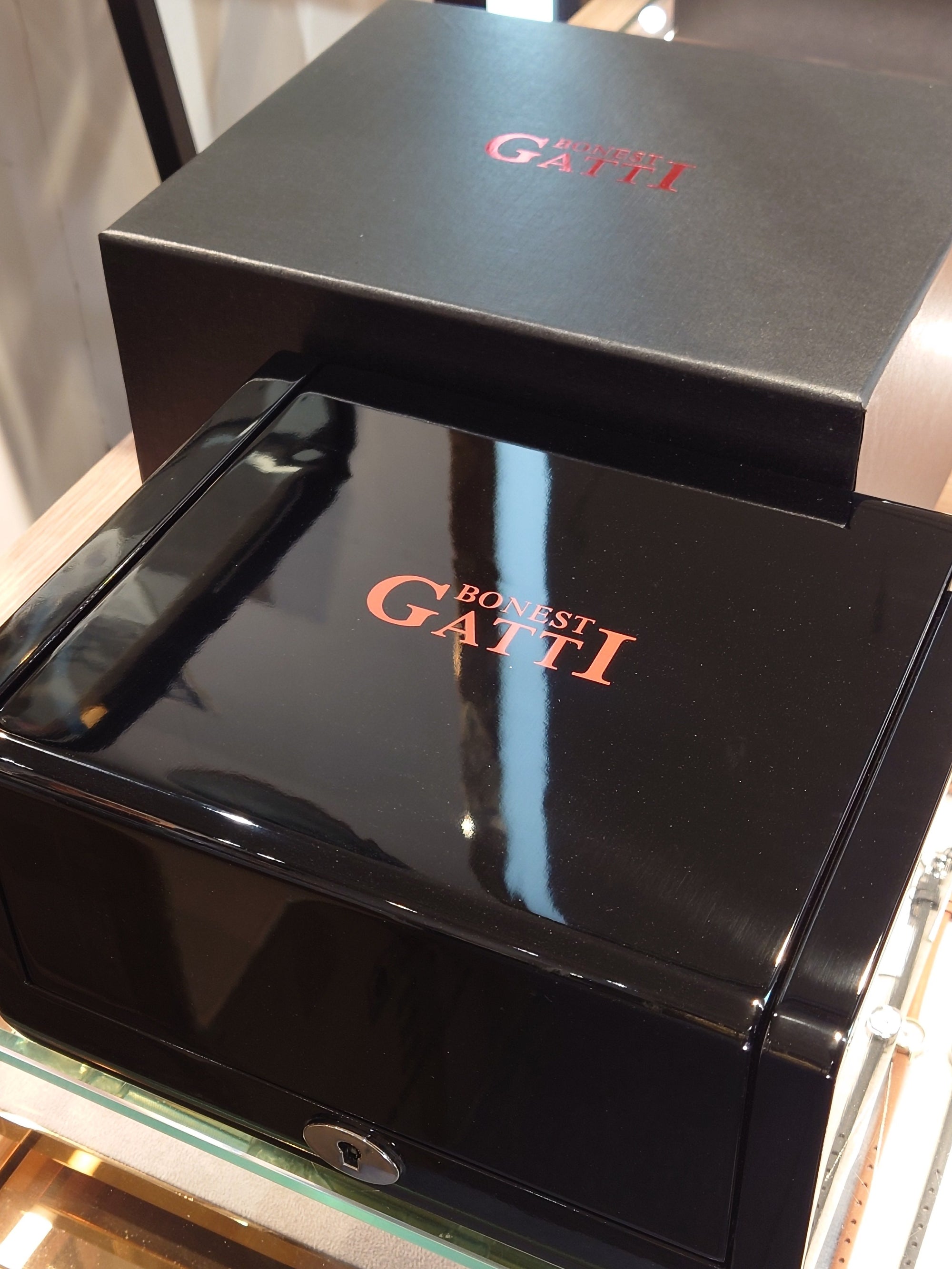 Bonest Gatti 現貨發售 酒桶形碳纖維自動陀飛輪手錶 BG7003-R2 GR