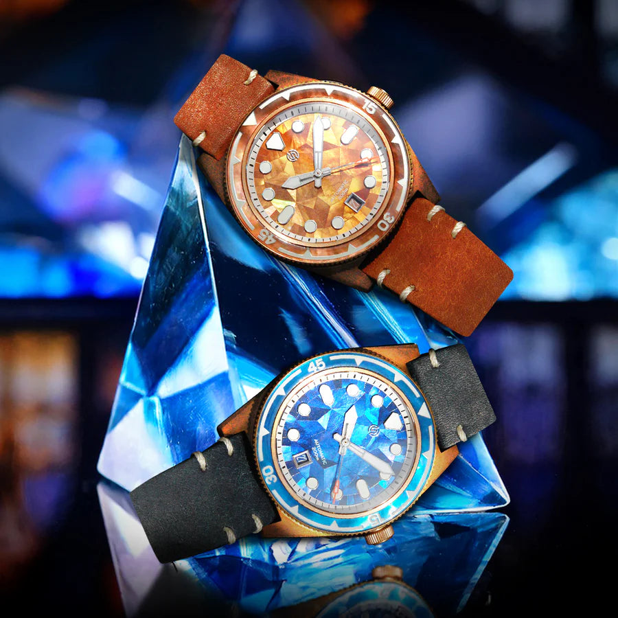 #手錶, #腕錶, #手錶店, #鐘錶店, #香港手錶, #香港腕錶, #香港鐘錶, #買手錶香港, #手錶網店, #網上買手錶, #手錶專門店, #鐘錶專門店, #名牌手錶, #品牌手錶, #小眾手錶品牌, #時尚手錶, #潮流手錶, #平價手錶, #高級手錶, #精品手錶, #男裝手錶, #女裝手錶, #情侶手錶, #對錶, #學生手錶, #商務手錶, #休閒手錶, #防水手錶, #自動機械錶, #機械錶, #石英錶, #電子錶, #數碼手錶, #智能手錶, #復古手錶, #懷舊手錶, #經典手錶, #聯名手錶, #限量版手錶, #潛水錶, #潛水手錶, #軍錶, #戶外手錶, #運動手錶, #GMT手錶, #計時碼錶, #日曆手錶, #皮帶手錶, #鋼帶手錶, #尼龍錶帶, #橡膠錶帶, #錶帶配件, #手錶配件, #錶帶更換, #手錶電池更換, #專業鐘錶服務, #正品手錶, #原裝手錶, #手錶推薦, #手錶推介, #邊度買手錶, #香港邊度買手錶, #手錶優惠, #手錶折扣, #手錶特價, #手錶現貨, #即日發貨手錶, #香港手錶速遞, #WatchHK, #AgelocerWatch, #Aq