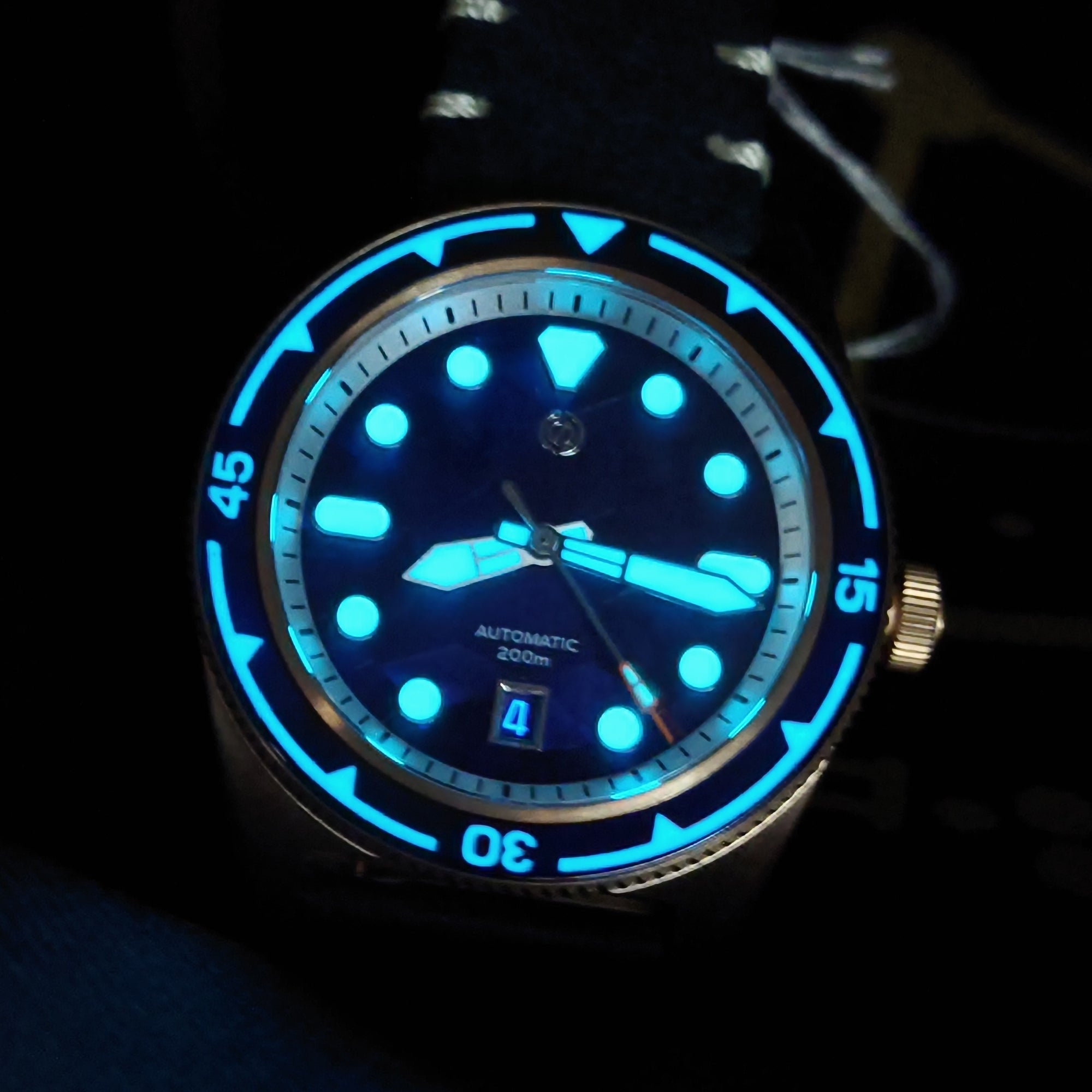 #手錶, #腕錶, #手錶店, #鐘錶店, #香港手錶, #香港腕錶, #香港鐘錶, #買手錶香港, #手錶網店, #網上買手錶, #手錶專門店, #鐘錶專門店, #名牌手錶, #品牌手錶, #小眾手錶品牌, #時尚手錶, #潮流手錶, #平價手錶, #高級手錶, #精品手錶, #男裝手錶, #女裝手錶, #情侶手錶, #對錶, #學生手錶, #商務手錶, #休閒手錶, #防水手錶, #自動機械錶, #機械錶, #石英錶, #電子錶, #數碼手錶, #智能手錶, #復古手錶, #懷舊手錶, #經典手錶, #聯名手錶, #限量版手錶, #潛水錶, #潛水手錶, #軍錶, #戶外手錶, #運動手錶, #GMT手錶, #計時碼錶, #日曆手錶, #皮帶手錶, #鋼帶手錶, #尼龍錶帶, #橡膠錶帶, #錶帶配件, #手錶配件, #錶帶更換, #手錶電池更換, #專業鐘錶服務, #正品手錶, #原裝手錶, #手錶推薦, #手錶推介, #邊度買手錶, #香港邊度買手錶, #手錶優惠, #手錶折扣, #手錶特價, #手錶現貨, #即日發貨手錶, #香港手錶速遞, #WatchHK, #AgelocerWatch, #Aq