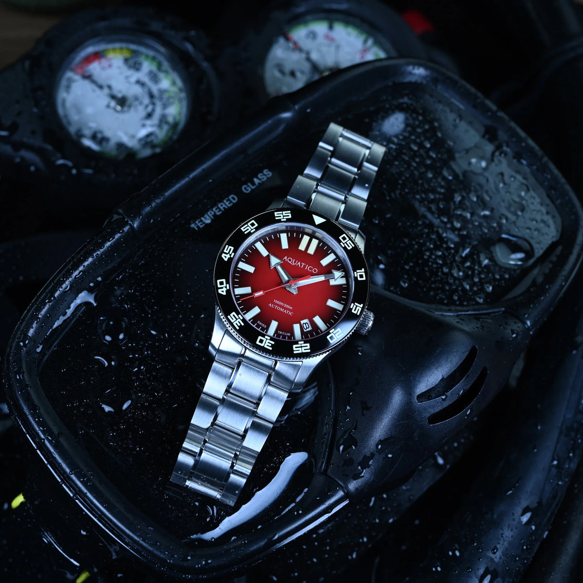 Aquatico Atlas Tritium Watch Fumé Red Dial T100氣燈潛水機械錶