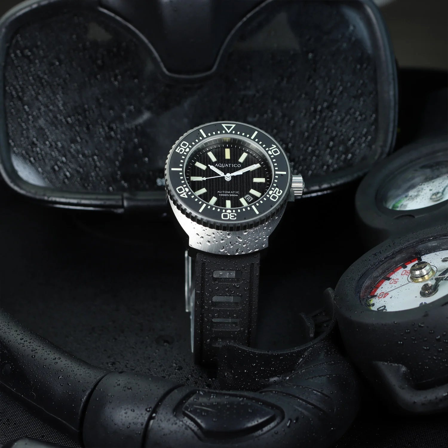 Aquatico T100 Super Marine Titanium Tritium 5 級鈦合金超級夜光機械錶