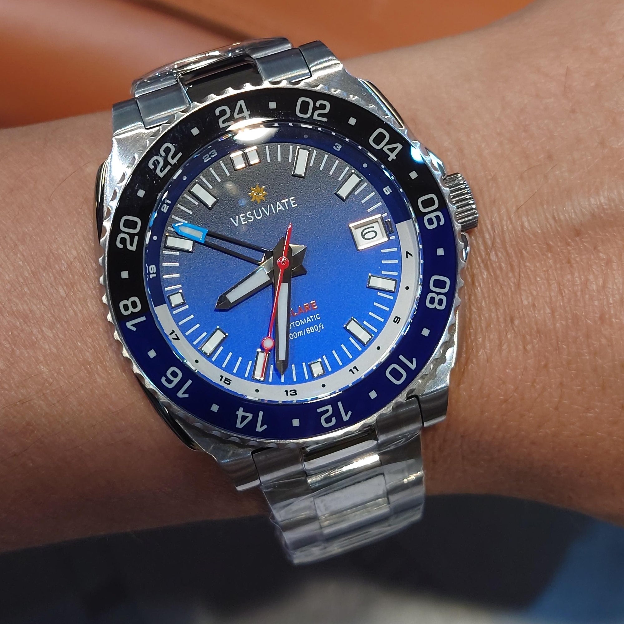 #手錶, #腕錶, #手錶店, #鐘錶店, #香港手錶, #香港腕錶, #香港鐘錶, #買手錶香港, #手錶網店, #網上買手錶, #手錶專門店, #鐘錶專門店, #名牌手錶, #品牌手錶, #小眾手錶品牌, #時尚手錶, #潮流手錶, #平價手錶, #高級手錶, #精品手錶, #男裝手錶, #女裝手錶, #情侶手錶, #對錶, #學生手錶, #商務手錶, #休閒手錶, #防水手錶, #自動機械錶, #機械錶, #石英錶, #電子錶, #數碼手錶, #智能手錶, #復古手錶, #懷舊手錶, #經典手錶, #聯名手錶, #限量版手錶, #潛水錶, #潛水手錶, #軍錶, #戶外手錶, #運動手錶, #GMT手錶, #計時碼錶, #日曆手錶, #皮帶手錶, #鋼帶手錶, #尼龍錶帶, #橡膠錶帶, #錶帶配件, #手錶配件, #錶帶更換, #手錶電池更換, #專業鐘錶服務, #正品手錶, #原裝手錶, #手錶推薦, #手錶推介, #邊度買手錶, #香港邊度買手錶, #手錶優惠, #手錶折扣, #手錶特價, #手錶現貨, #即日發貨手錶, #香港手錶速遞, #WatchHK, #AgelocerWatch, #Aq